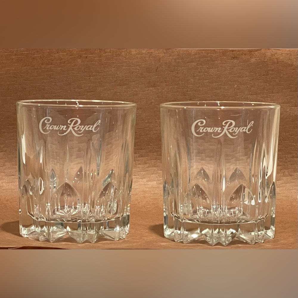 CROWN ROYAL Set of 2 Etched Whiskey Glasses (Italy)
